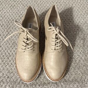 Steve Madden Beige Croc-Embossed Flats